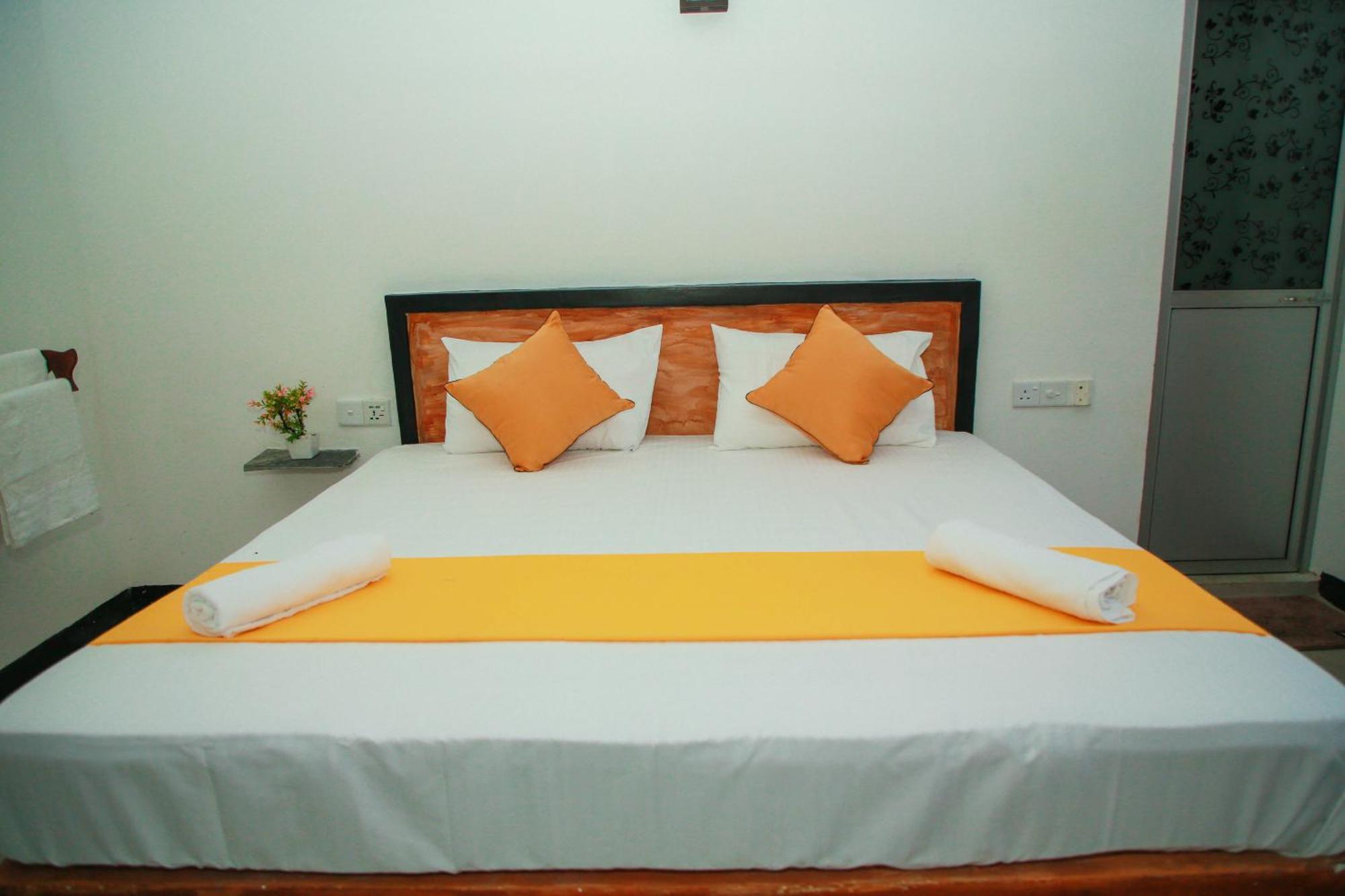 Samee Dream Guest Hotell Midigama East Exteriör bild