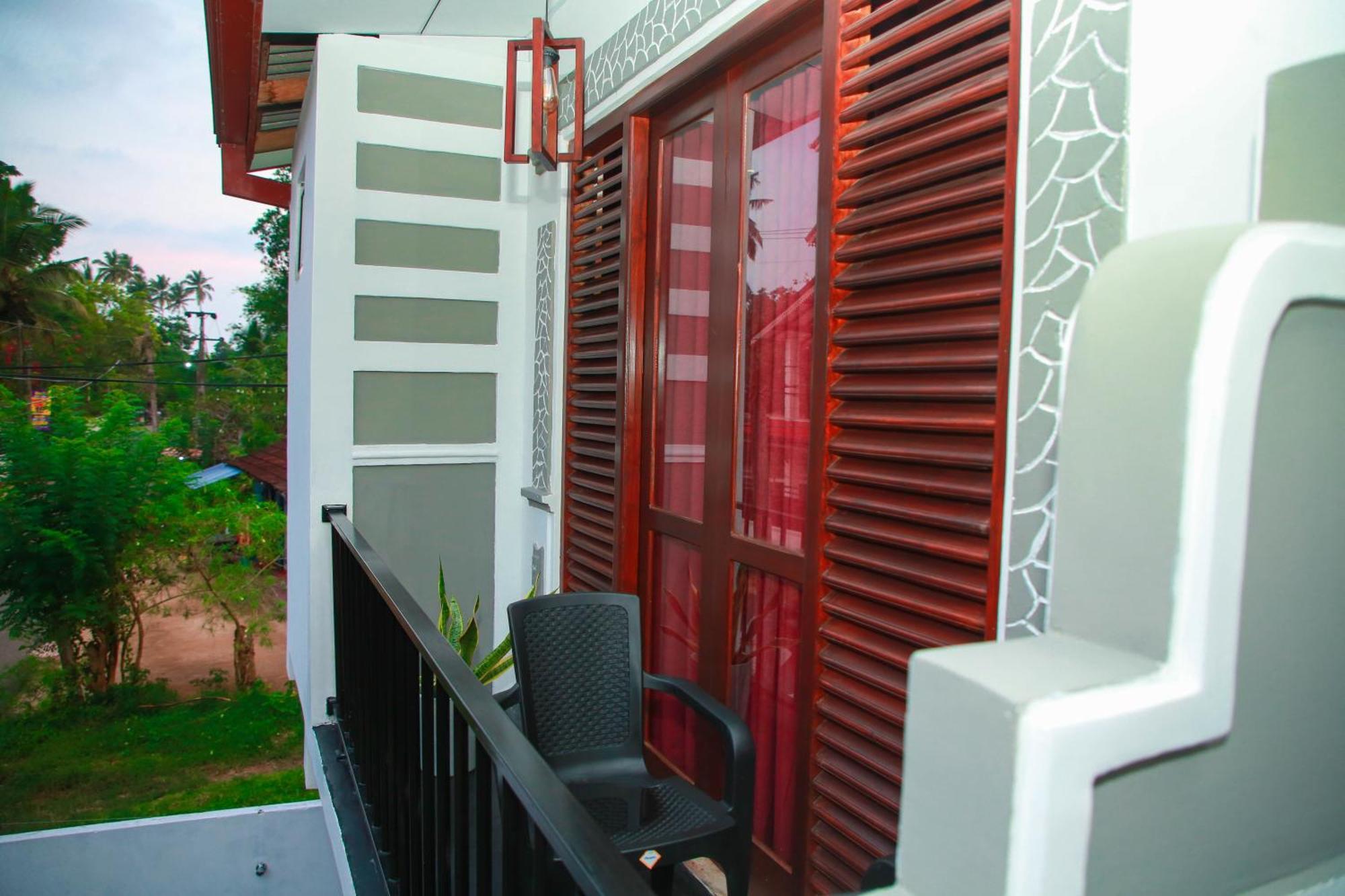 Samee Dream Guest Hotell Midigama East Exteriör bild